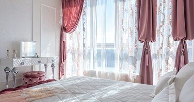 Textilien im Schlafzimmer: Bettwäsche, Vorhänge und Teppiche clever wählen